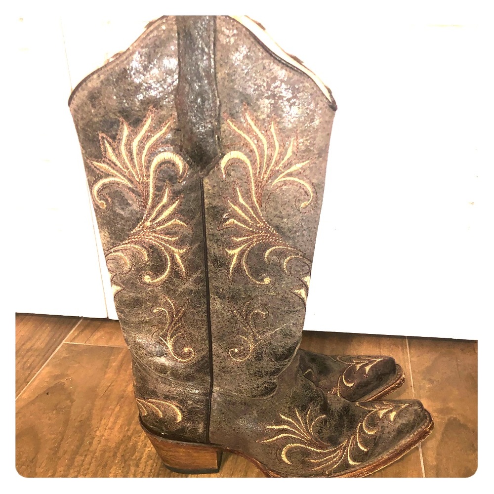 Circle G Snip Toe boots by Corral